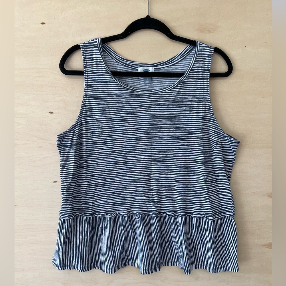 Women’s Old Navy Tank Top Shirt Striped Navy and White (Size L)